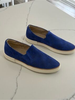 Naturalizer Blue Perforated Slip-On Sneakers Sz 8.5